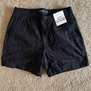 The A&F 6” linen blend pull on short